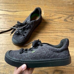 NEW Cariuma Canvas Low Skit Sneakers Black Grey Size 8 NWT